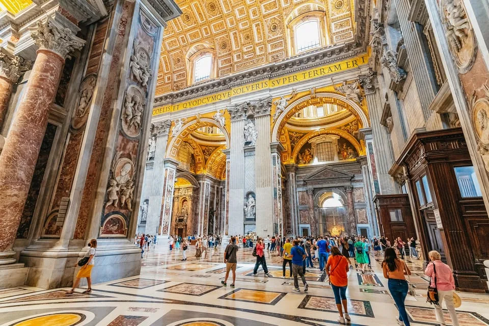 Vatican: Basilica, Square & Grottoes Tour